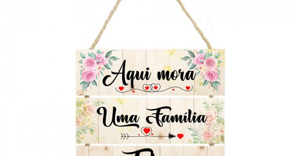 Placa decorativa  mdf Aqui mora uma família Feliz PL085