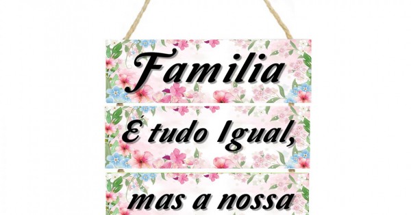 Placa decorativa em mdf e corda frase  nossa familia cod 039