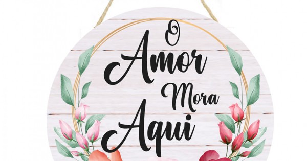 Placa decorativa redonda com frase o amor mora aqui cod 042