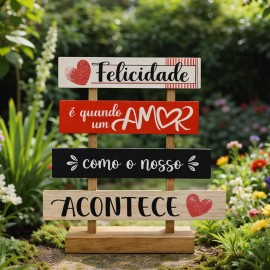 Placa de mesa com a frase Felicidade � quando um amor